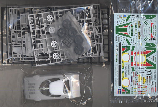 Inhoud modelbouwkit Lancia Stratos HF Hasagawa plus decals