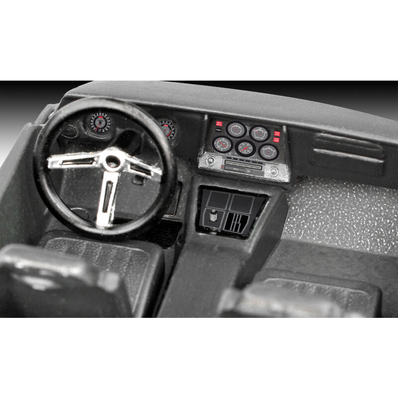 Revell Corvette C3 modelbouwkit gedetailleerd interieur en V8 moto