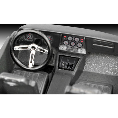 Revell Corvette C3 modelbouwkit gedetailleerd interieur en V8 moto