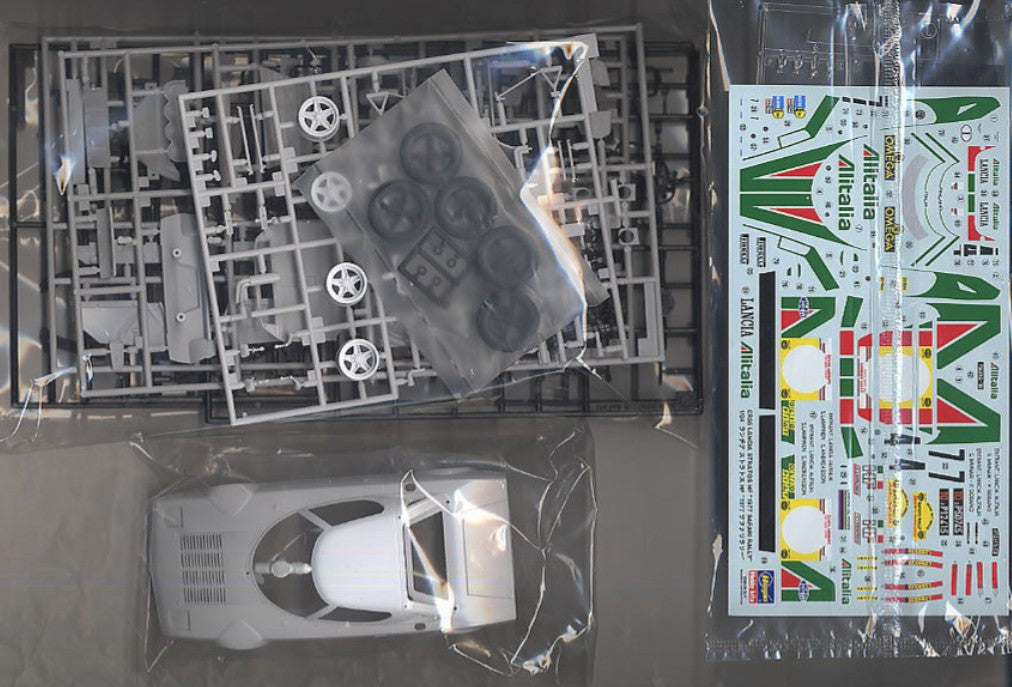 Inhoud modelbouwkit Lancia Stratos HF Hasagawa plus decals
